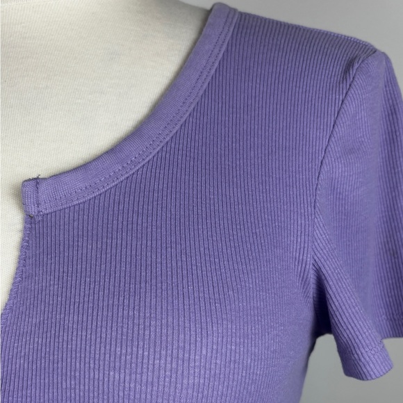 Basic Ribbed Crop Tee - Picture 4 of 4